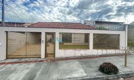 Casa com 3 quartos à venda na Doutora Anita Carvalho, 163, Santa Mônica, Londrina por R$ 530.000