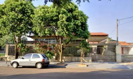 Casa com 4 quartos à venda na Emílio de Menezes, 118, Jardim Shangri la, Londrina por R$ 850.000