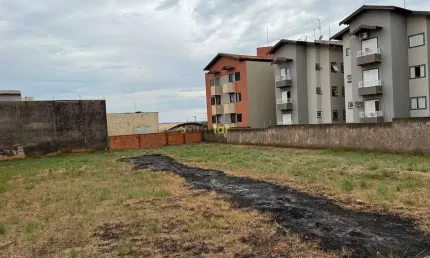 Terreno à venda na Rua Sebastião Pregnolato, Jardim Auri Verde, Bauru