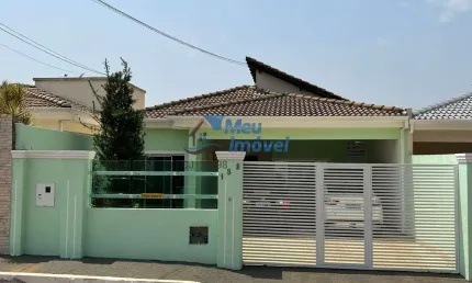CASA 4 Quartos 3 Suítes 2  Vaga 400m² Armários Piscina aquecida Jardim
