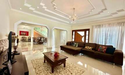 Conjunto 4 Arniqueiras 5 Quartos 3 Suítes 20 Vagas 500m² Closet Área de Serviço