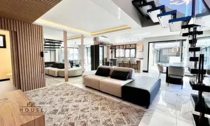 Casa espaçosa com 4 dormitórios e piscina no Caledônia, Camboriú