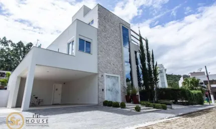 Linda casa de cinema em um condomínio de alto padrão