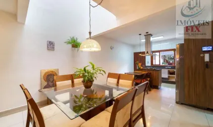 Casa 2 dormitórios para Venda em Jundiaí, Centro, 2 dormitórios, 2 suítes, 4 banheiros, 2 vagas
