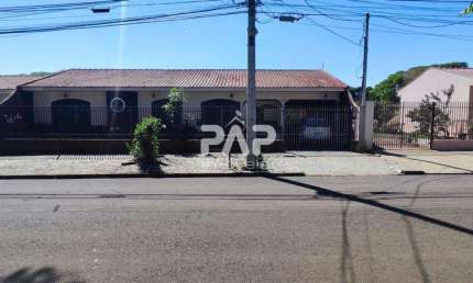 Casa à venda em Maringá, Zona 08, com 3 quartos, com 158 m²
