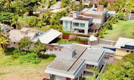 Casa recém construída a 200m da praia no Condomínio Paraíso em Guarajuba