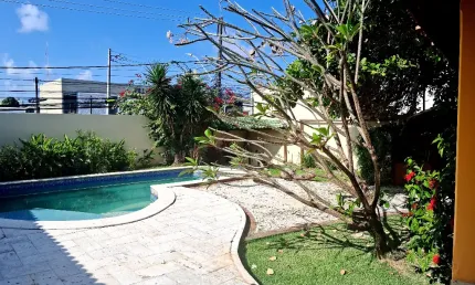 Refúgio na Priscila Dutra: Casa Térrea em Condomínio com Piscina e Potencial Comercial