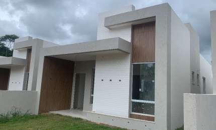 Casa térrea com estrutura para ampliação: 3/4 com suíte e quintal
