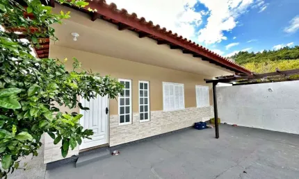 Casa à venda com 3 quartos , 48m² em Praia de Fora Palhoça