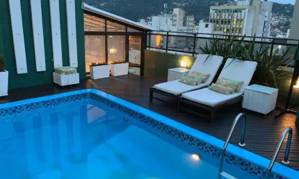 Apartamento Duplex à venda com 3 quartos 1 suíte, 203m² em Centro Florianópolis