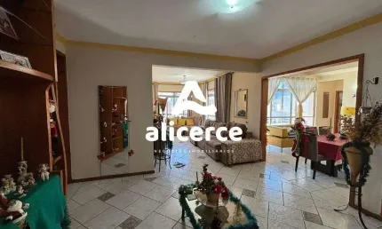Ampla Cobertura com 04 Dormitórios e Excelente Localização no Continente de Florianópolis.