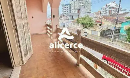 Casa com 4 Quartos e 3 banheiros à venda, 320m² no bairro Balneário em Florianópolis