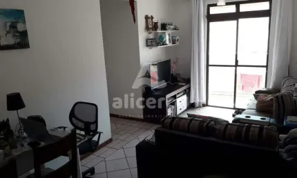 Apartamento com 02 dormitórios, sacada, garagem privativa a 100m da ponte hercílio luz