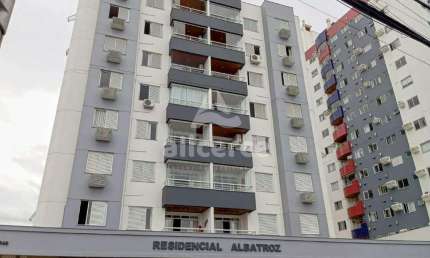 Apartamento à venda com 3 quartos 1 suíte, 98m² em Centro Palhoça