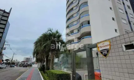 Apartamento à venda com 03 dormitórios, 1 suíte master e 02 vagas de garagem, no bairro canto/florianópolis-sc.