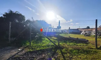 Terreno Amplo no Centro de Balneário Pinhal – 720m²