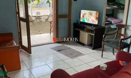 Casa aconchegante à venda em Balneário Pinhal – Apenas R$ 115.000!