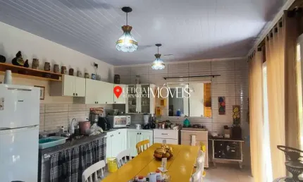 CASA ENCANTADORA À VENDA  - R$ 205.000 - BALNEÁRIO PINHAL