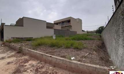Terreno à venda no Portal Ville Azaleia, Boituva  por R$ 220.000