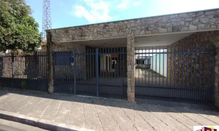Casa com 3 quartos à venda no Centro, Boituva  por R$ 600.000