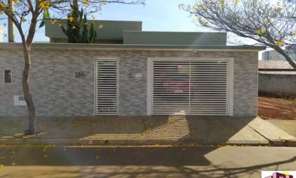 CASA 03 DORMITORIOS SENDO UMA SUITE NO INTERIOR BOITUVA SP
