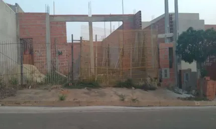 IMÓVEL PARA VENDA NO RESIDENCIAL VITIELLO, EM FASE DE CONSTRUÇÃO, TERRENO DE 250 MTS.