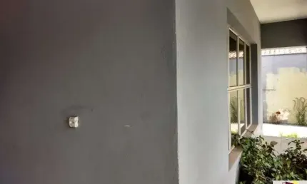 Casa térrea para venda, 3 dormitórios sendo 1 suite, sala para 2 ambientes, cozinha com armários, 2 wc, edícula , 2 vagas em frente a Schmersal..