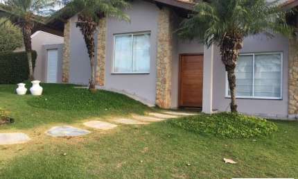 Imperdível casa em condomínio de luxo em Boituva-SP, Flora Ville: 4 quartos, 1 suíte, 3 salas, 4 banheiros, 4 vagas, 350m²!