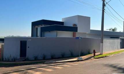 Linda casa à venda! Venha se encantar com esta incrível oportunidade de morar com conforto e qualidade.