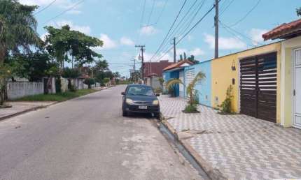 Casa à venda em Itanhaem-SP, bairro Umuarama: 2 quartos, 2 salas, 1 banheiro, 1 vaga de garagem, 60m² de área. Venha conhecer!