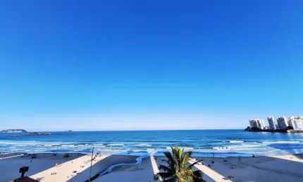 Apartamento Reformado vista total Mar com 3 quartos Pitangueiras-Guarujá