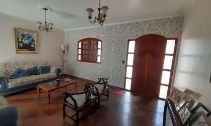Casa com 3 dormitórios à venda, de 365 m² por R$ 820.000 - Santana - Varginha/MG