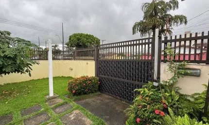Casa com 4 dormitórios à venda, 160 m² por R$ 830.000 - Indaiá - Caraguatatuba/SP