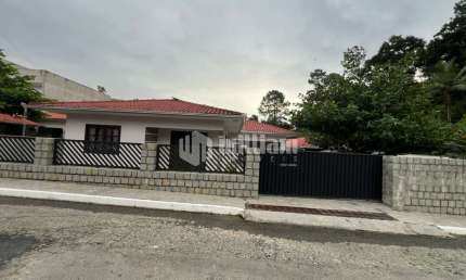 Casa com 4 quartos à venda no Limoeiro, Brusque  por R$ 957.000