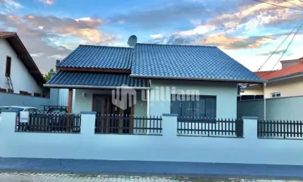 Casa com 3 quartos à venda no Limoeiro, Brusque , 104 m2 por R$ 900.000