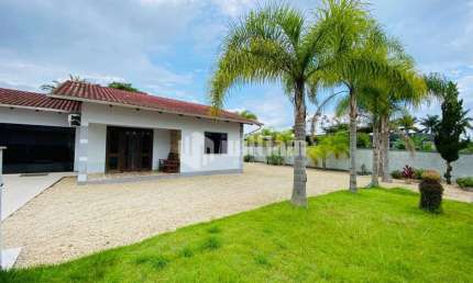 Casa com 3 quartos à venda no Limoeiro, Brusque , 220 m2 por R$ 1.350.000
