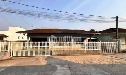 Casa com 4 quartos à venda no Águas Claras, Brusque  por R$ 450.000