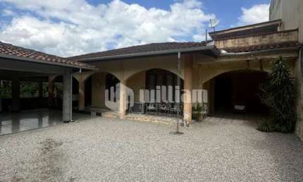 Casa com 4 quartos à venda no Primeiro de Maio, Brusque  por R$ 449.000