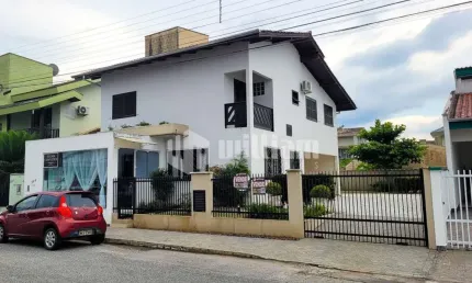 Casa com 4 quartos à venda no Souza Cruz, Brusque , 240 m2 por R$ 1.290.000