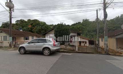 Casa com 5 quartos à venda no Azambuja, Brusque  por R$ 600.000