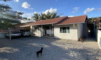 Casa com 3 quartos à venda no Limeira Baixa, Brusque , 100 m2 por R$ 470.000