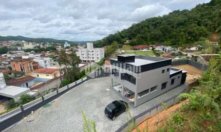 Casa com 3 quartos para alugar no Primeiro de Maio, Brusque , 172 m2 por R$ 4.500
