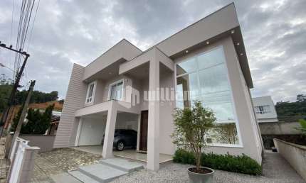 Casa com 3 quartos à venda no Centro, Guabiruba , 295 m2 por R$ 1.400.000