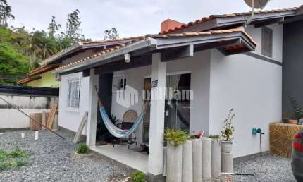 Casa com 3 quartos à venda no Limeira Baixa, Brusque  por R$ 450.000