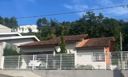 Casa com 2 quartos à venda no Rio Branco, Brusque  por R$ 880.000