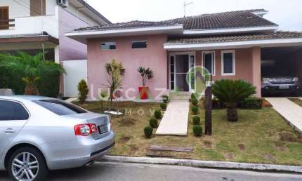 Imperdível Casa em Condomínio à Venda em Jacareí-SP - 3 quartos, 2 suites, 1 sala, 3 banheiros, 2 vagas - 192 m² - Loteamento Villa Branca!