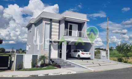 Casa de alto padrão em condomínio à venda em Jacareí-SP: 3 quartos, 1 suíte, 2 salas, 2 banheiros, 4 vagas e 173,81m².