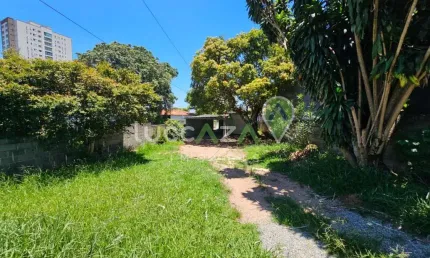 Imperdível! Casa à venda em Jacareí-SP, no Jardim Califórnia: 3 quartos, sala, banheiro, 10 vagas de garagem, 200m².