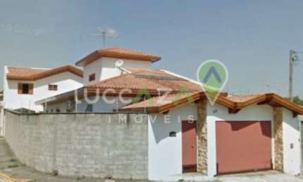 Imperdível oportunidade de adquirir uma casa de 3 quartos com suíte no Jardim das Indústrias, Jacareí-SP - 352m² de área!