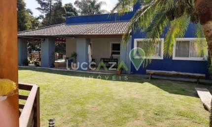 Imperdível oportunidade de adquirir uma casa de luxo no Condomínio Lagoinha em Jacareí-SP, com 3 quartos, 2 suítes e 6 vagas de garagem!
